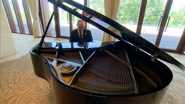 Путин сыграл на рояле в Китае - Sputnik Кыргызстан