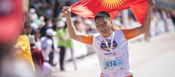 Ежегодный международный марафон Run the Silk Road на побережье Иссык-Куля - Sputnik Кыргызстан