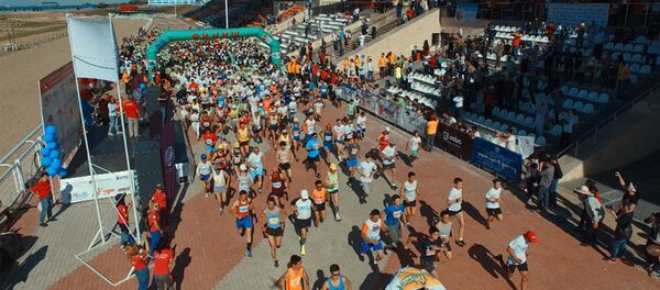 Захватывающе! Аэросъемка марафона с побережья Иссык-Куля Захватывающе! Аэросъемка марафона с побережья Иссык-Куля - Sputnik Кыргызстан