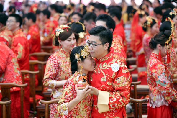 Массовая свадьба сотрудников Alibaba в Ханчжоу - Sputnik Кыргызстан