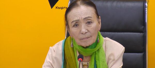 Две девочки плакали, обнявшись, их родители разводились — Сейдакматова - Sputnik Кыргызстан