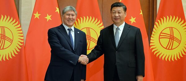 Рабочий визит президента КР Алмазбека Атамбаева в Китай Рабочий визит президента КР Алмазбека Атамбаева в Китай - Sputnik Кыргызстан
