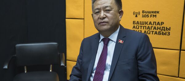 Архивное фото спикера Жогорку Кенеша Чыныбая Турсунбекова Архивное фото спикера Жогорку Кенеша Чыныбая Турсунбекова - Sputnik Кыргызстан