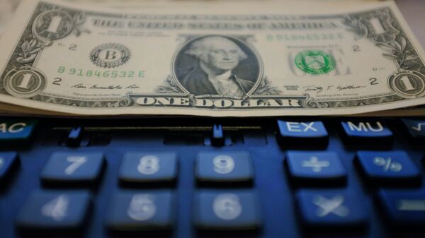 Доллары США и калькулятор. Архивное фото - Sputnik Кыргызстан