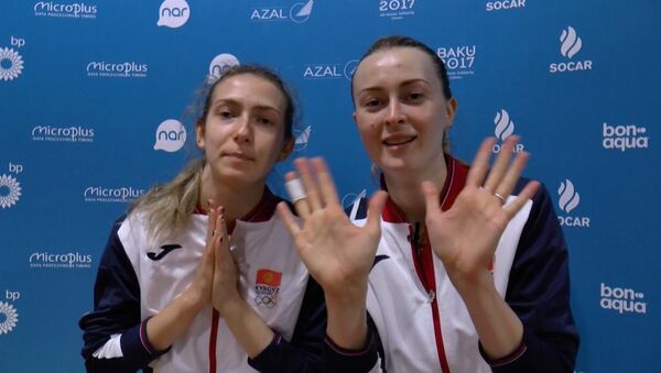 Женская сборная Кыргызстана по волейболу передает привет из Баку - Sputnik Кыргызстан