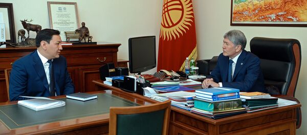 Президент Алмазбек Атамбаев принял председателя ГКНБ Абдиля Сегизбаева - Sputnik Кыргызстан