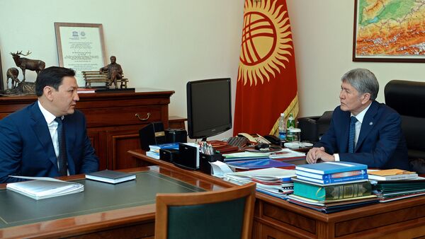 Президент Алмазбек Атамбаев принял председателя ГКНБ Абдиля Сегизбаева - Sputnik Кыргызстан