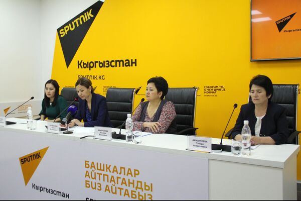 Пресс-конференция Защита детства. О судьбах детей из КР, усыновленных иностранцами - Sputnik Кыргызстан