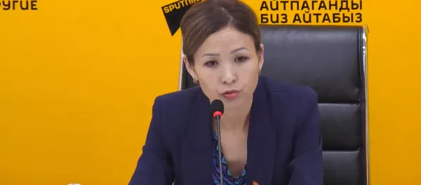 Девочка, удочеренная американцами, играет на скрипке гимн Кыргызстана - Sputnik Кыргызстан