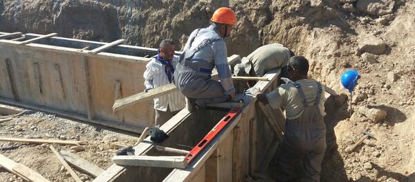 Баткен облусунун Лейлек районунда жашоо шарты начар үй-бүлөлөрдүн балдары үчүн жатак мектеби курула баштады - Sputnik Кыргызстан