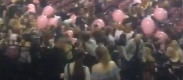 Момент взрыва и первые минуты после теракта на Манчестер-арене - Sputnik Кыргызстан