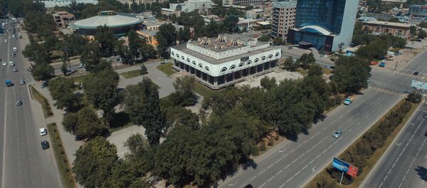 Вид с высоты на ресторан Нарын в Бишкеке. Архивное фото Вид с высоты на ресторан Нарын в Бишкеке. Архивное фото - Sputnik Кыргызстан