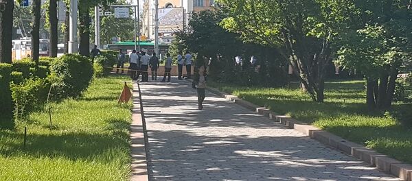 Оцепление района здания Национальной филармонии в Бишкеке - Sputnik Кыргызстан