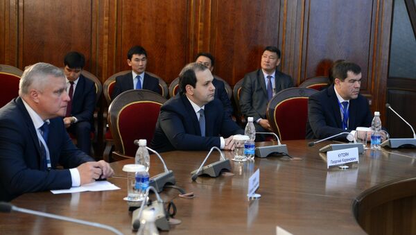 Президент Алмазбек Атамбаев КМШ мамлекеттеринин атайын кызматтарынын башчыларын кабыл алды - Sputnik Кыргызстан