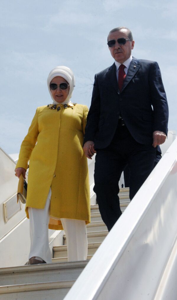 Турецкий президент Реджеп Тайип Эрдоган и его жена Эмине - Sputnik Кыргызстан
