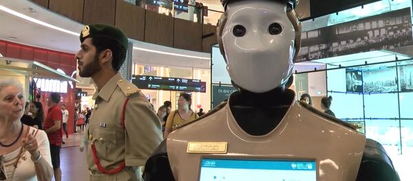 Робот-полицейский в Дубае - Sputnik Кыргызстан