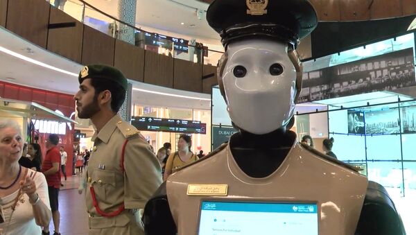 Робот-полицейский в Дубае - Sputnik Кыргызстан