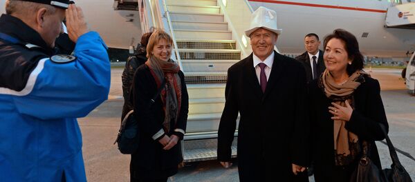 Президент Кыргызстана Алмазбек Атамбаев и первая леди Раиса Атамбаева во время визита во Францию. Архивное фото - Sputnik Кыргызстан