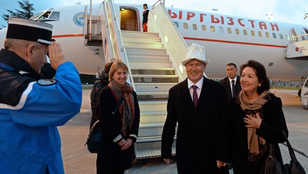 Президент Кыргызстана Алмазбек Атамбаев и первая леди Раиса Атамбаева во время визита во Францию. Архивное фото - Sputnik Кыргызстан
