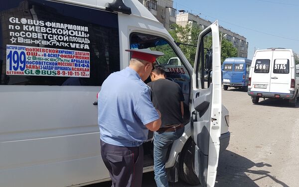 По итогам двухдневного рейда Техническое состояние сотрудники Управления патрульной милиции ГУВД Бишкека составили 12 протоколов, в том числе один в отношении депутата столичного горкенеша - Sputnik Кыргызстан