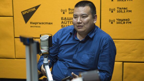 IT-технолог, программист Төлөгөн Аматов Sputnik Кыргызстан радиосуна маек - Sputnik Кыргызстан