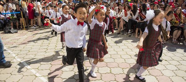 Последний звонок в Бишкекской школе - Sputnik Кыргызстан