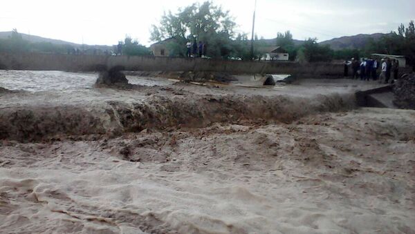Последствия наводнения в селах Баткена - Sputnik Кыргызстан
