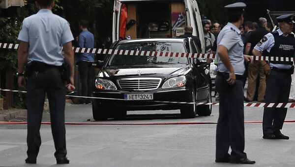 Взрыв автомобиля бывшего премьера Греции Лукаса Пападимоса - Sputnik Кыргызстан