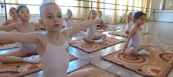 Очень мило! Юные кыргызстанцы учатся балету - Sputnik Кыргызстан