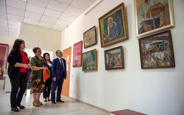 В пятницу открыл свои двери музей-мастерская знаменитого художника и актера Суймонкула Чокморова - Sputnik Кыргызстан