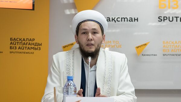 Имам мечети Нур Астана Даурен Муслимов - Sputnik Кыргызстан
