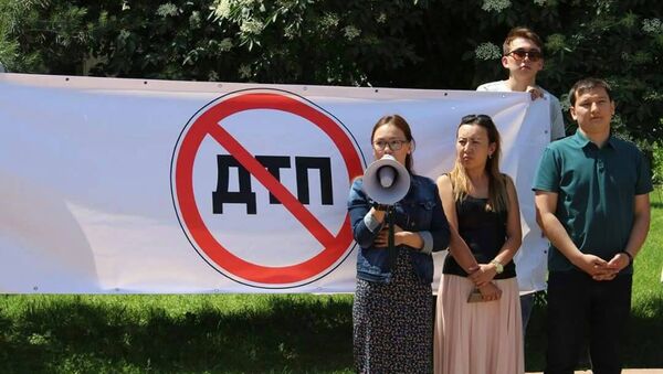 Флешмоб памяти жертв дорожно-транспортных происшествий - Sputnik Кыргызстан