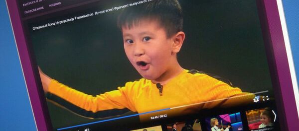 Снимок с официальной страницы Первого канала. Выступление юного Брюса Ли из Кыргызстана — Нурмухаммеда Ташмаматова Снимок с официальной страницы Первого канала. Выступление юного Брюса Ли из Кыргызстана — Нурмухаммеда Ташмаматова - Sputnik Кыргызстан