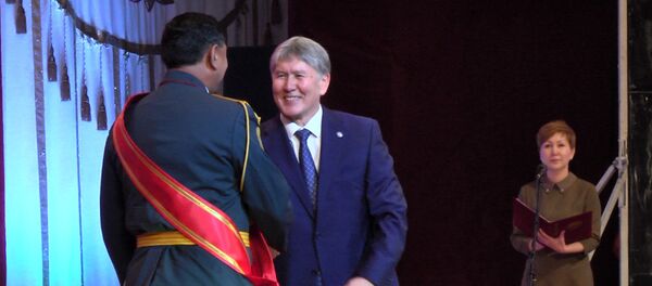 Атамбаев об армии, сыне и гарантиях военнослужащим - Sputnik Кыргызстан