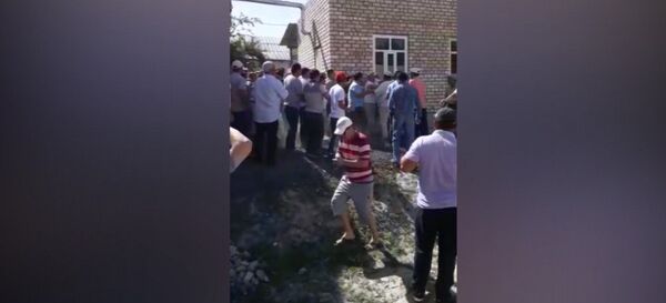 В Джалал-Абаде на выборах подрались избиратели - Sputnik Кыргызстан