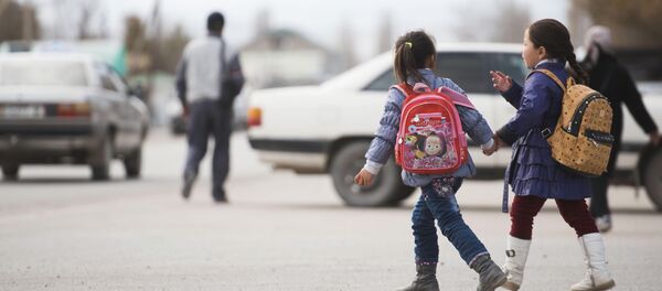 Школьницы. Архивное фото - Sputnik Кыргызстан