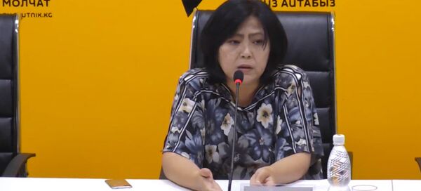 Почему подростки носят телефоны в руках? — психолог раскрыла секрет - Sputnik Кыргызстан