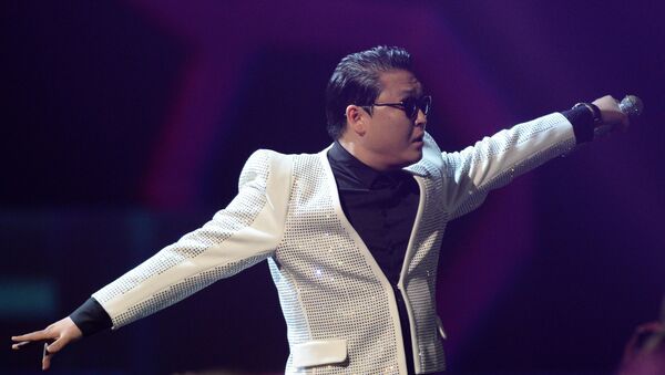 Южнокорейский исполнитель PSY во время выступления. Архивное фото - Sputnik Кыргызстан