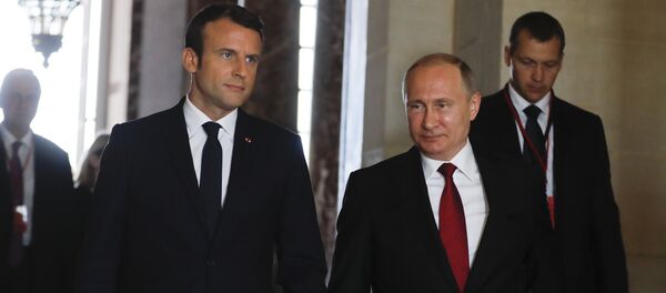 29 мая 2017. Президент РФ Владимир Путин и президент Франции Эммануэль Макрон(слева) во время встречи в Версальском дворце. - Sputnik Кыргызстан