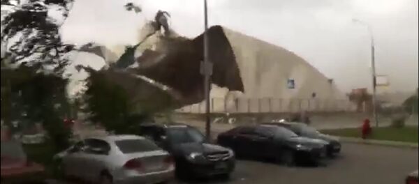 Что творил ураган в Москве — кадры очевидцев - Sputnik Кыргызстан