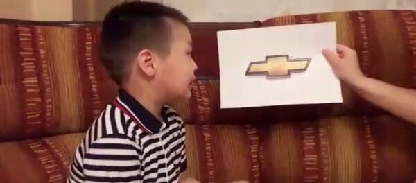 Тили так чыга элек Алан автоунааларды жазбай таанып, шаарларды шакылдатып айтып берет - Sputnik Кыргызстан