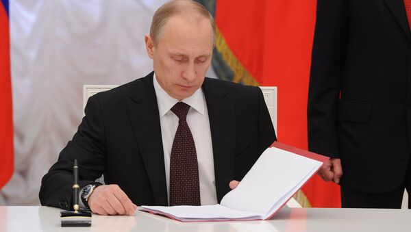 В.Путин подписал Указ об образовании Крымского Федерального округа РФ - Sputnik Кыргызстан