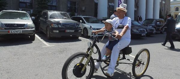 Бишкекчанин собрал электровелосипед и хочет на нем доехать до Астаны - Sputnik Кыргызстан