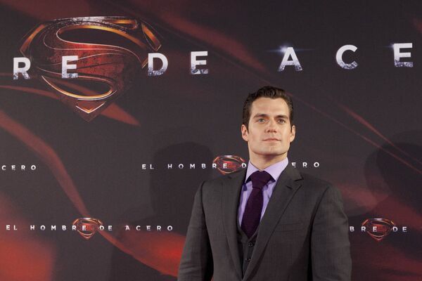 Британский актер Генри Кавилл - Sputnik Кыргызстан