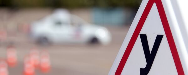 Теоретические и практические занятия в автошколе ДОСААФ - Sputnik Кыргызстан