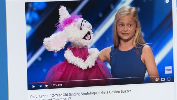 Снимок с видеохостинга Youtube канала America's Got Talent. Дарси Линн Фармер из Оклахомы - Sputnik Кыргызстан