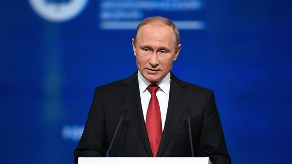 Президент РФ В. Путин на XXI Петербургском международном экономическом форуме. День второй - Sputnik Кыргызстан