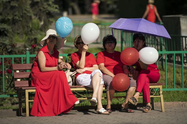 Женщины в красном - Sputnik Кыргызстан