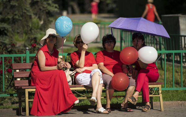 Женщины в красном - Sputnik Кыргызстан