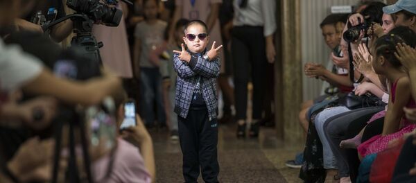 Показ детской моды с синдромом Дауна в Бишкеке Показ детской моды с синдромом Дауна в Бишкеке - Sputnik Кыргызстан